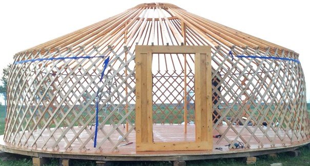 Classic yurt frame - Sliding lattice walls with roof supports inside